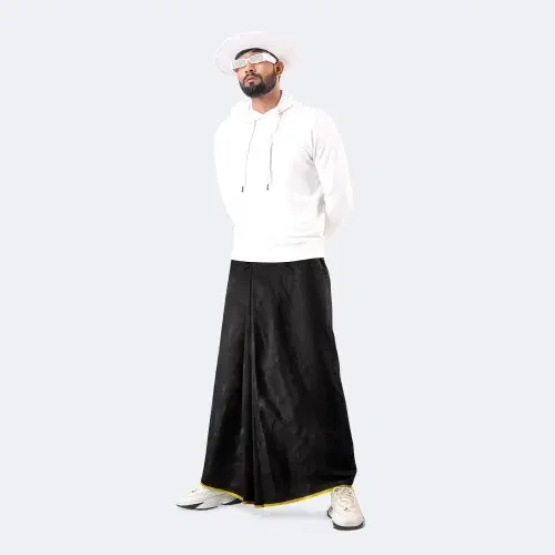 Midnight Black Golden-Edge Lungi - Ashapurno  - 3